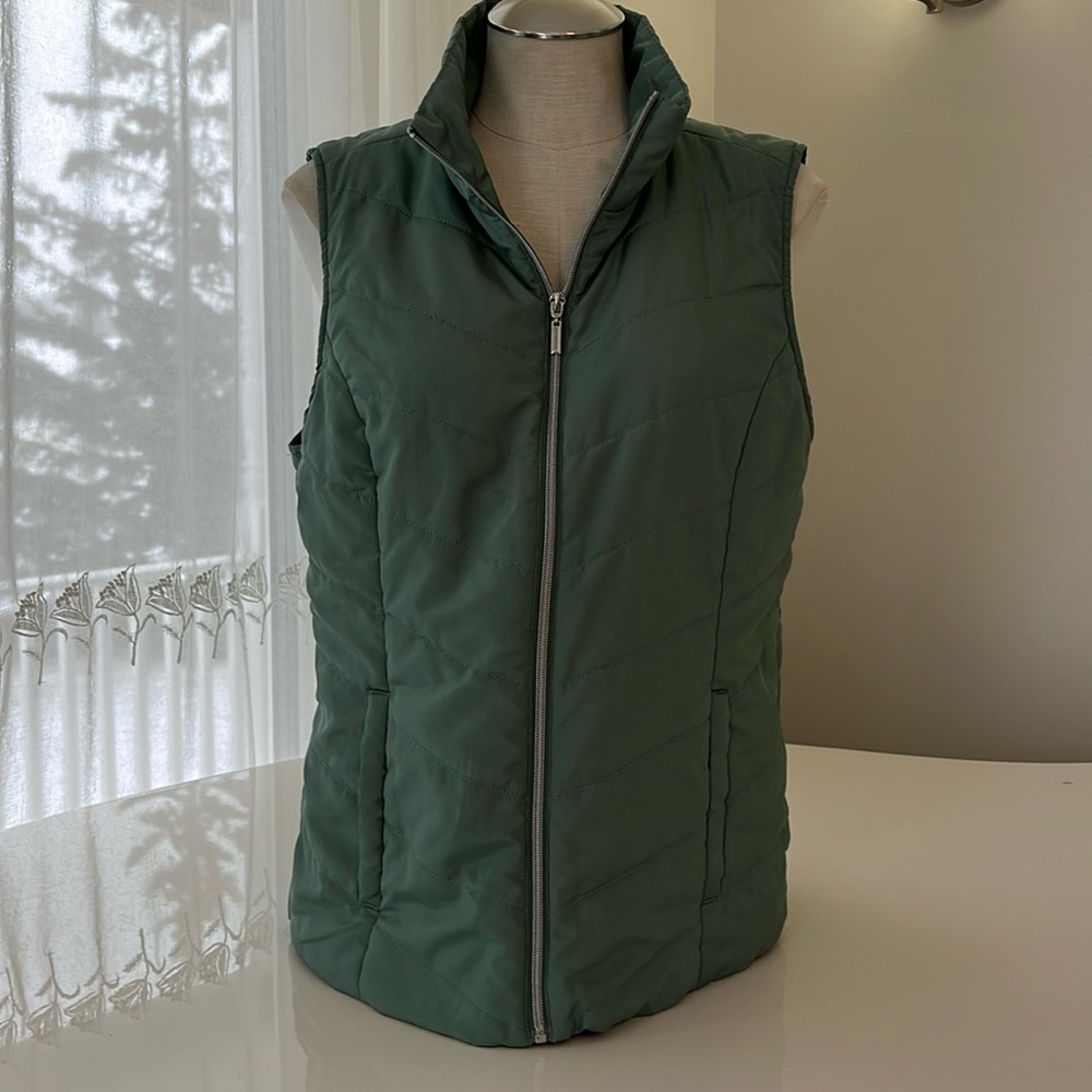 Christopher Banks light green vest size large